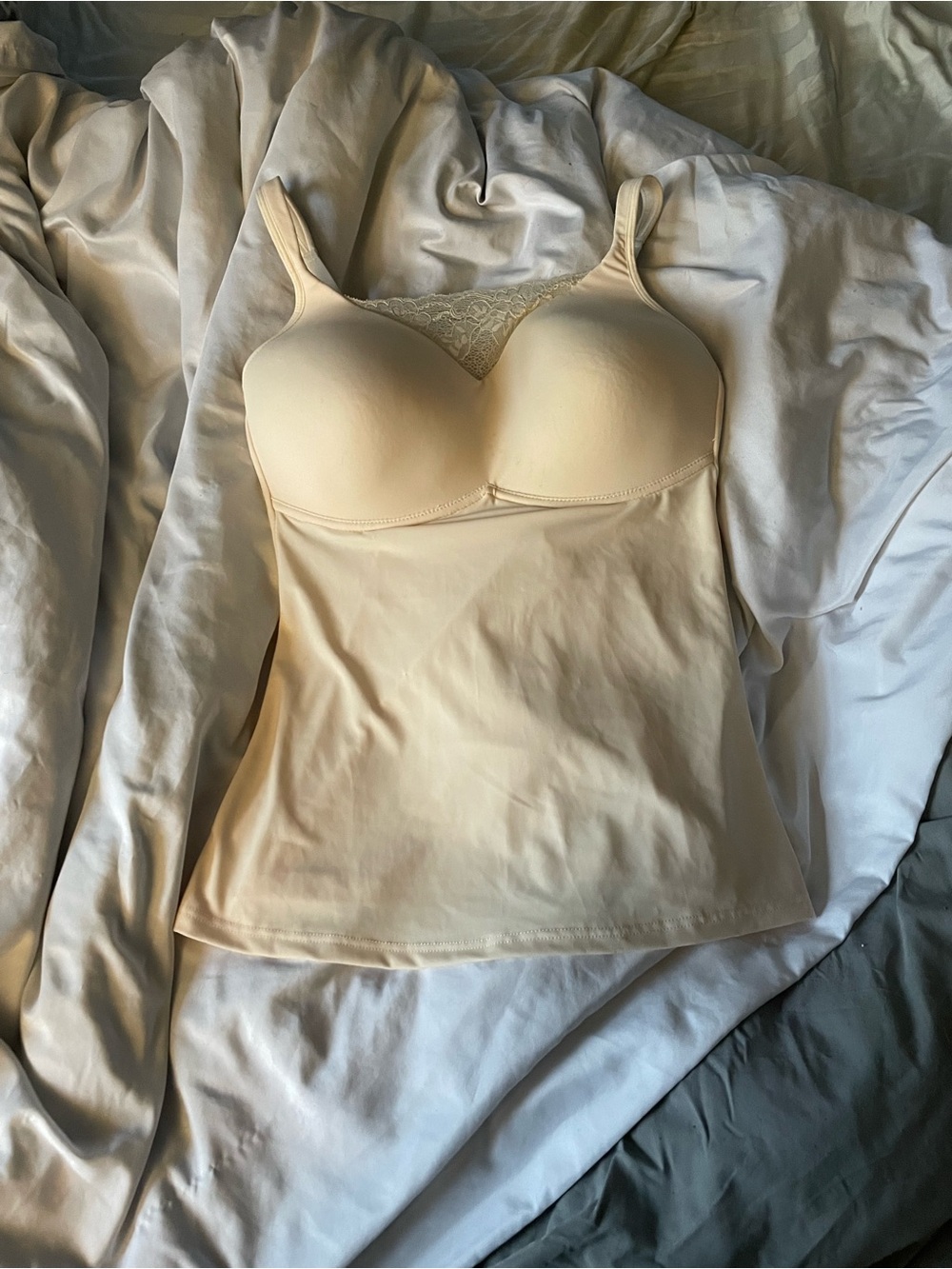 Curve & contour Seamless Cream Built-In Bra Cami shape wear